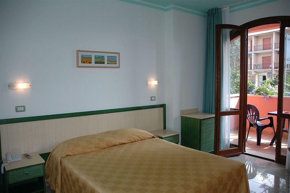Hotel Mistral Marina di Campo Dış mekan fotoğraf