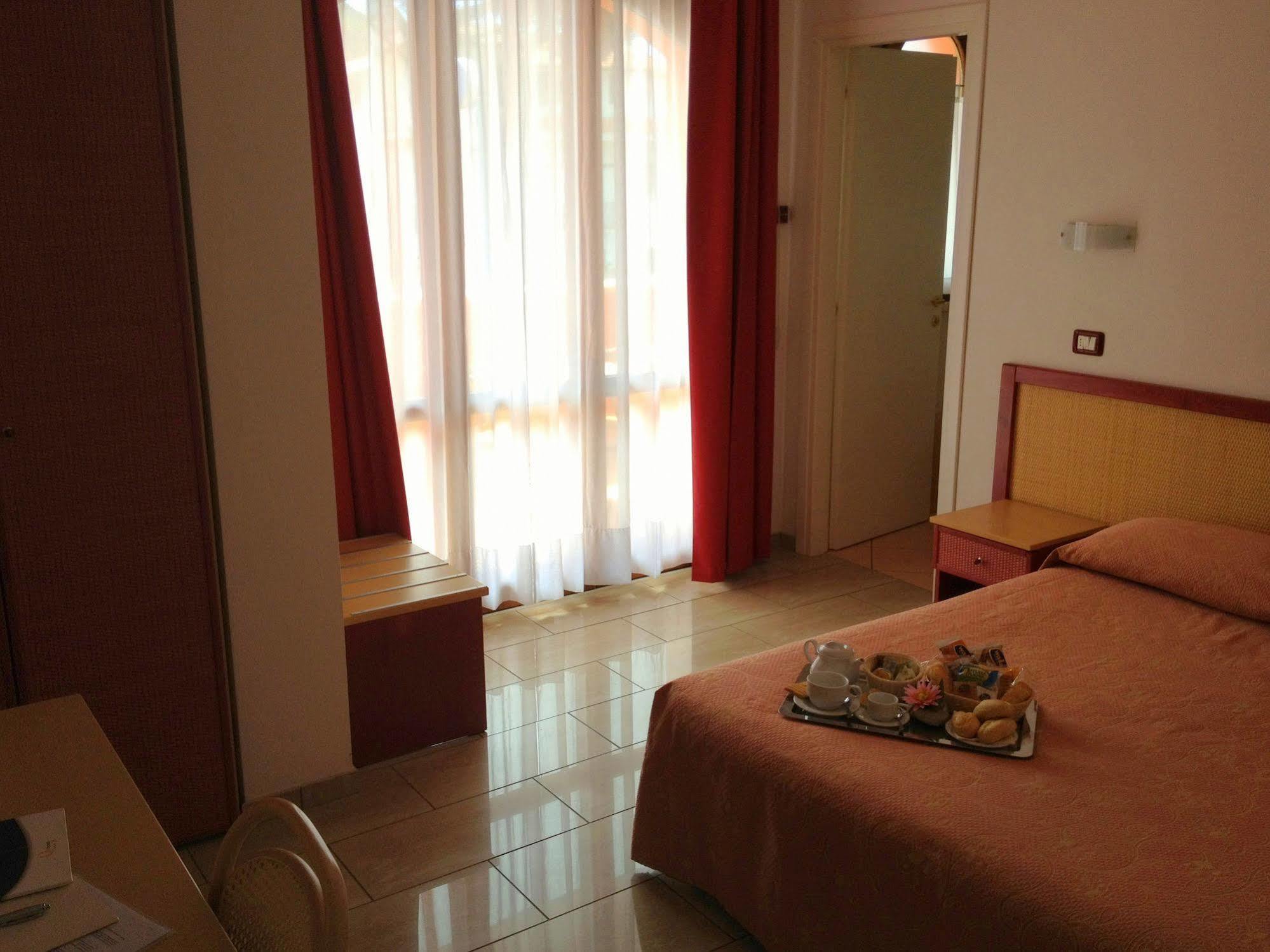 Hotel Mistral Marina di Campo Dış mekan fotoğraf