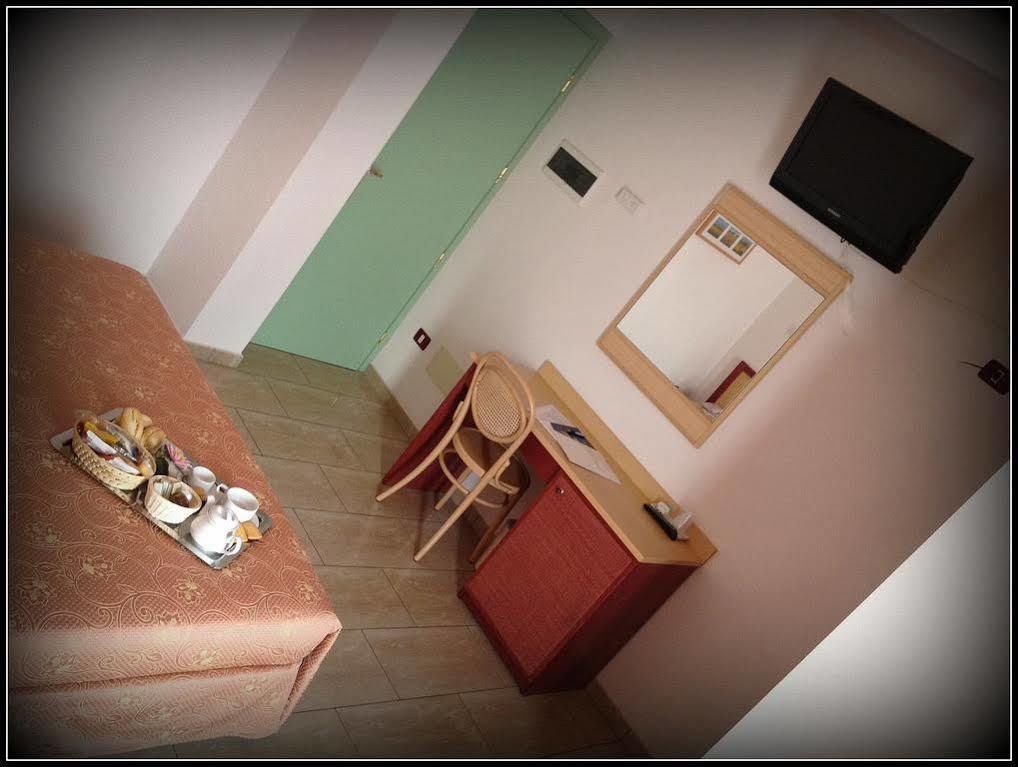 Hotel Mistral Marina di Campo Dış mekan fotoğraf